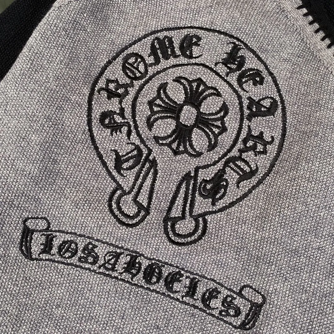 P280 ChromeHearts popular Chrome Hearts CH Sanskrit horseshoe cross embroidery button cardigan jacket raglan sleeve sweater, contrasting color splicing raglan round neck knitted sweater, unique knitting texture, soft and skin-friendly, classic pattern embroidery on the front and back. Retro chic. The contrasting color raglan sleeve design and the thick stitching craftsmanship at the joints make it look great when worn alone or layered! The fit is loose and slimming! Fashionable patchwork colored sweater, colorfully intertwined, with clear layers, warm and slimming. Whether worn alone or layered, you can easily control various styles and show your personal charm. The raglan sleeves are shoulder-width in contrasting colors and have ultra-detailed embroidery on the front and back, giving it a casual street feel. It looks great when worn alone! The sleeves are designed with contrasting colors and seams, and the round neck style reveals the neck and flatters the face shape! Wool blend knitted fabric, soft, comfortable and warm to the touch. Contrasting color design➕Loose fit, not flattering on your body shape and slimming, not to mention how easy it is to wear! Basic, versatile and fashionable classic! Black and white are versatile! Black and gray high-end! Couples get involved!  Color: black and white/black gray Size: S~M~L
